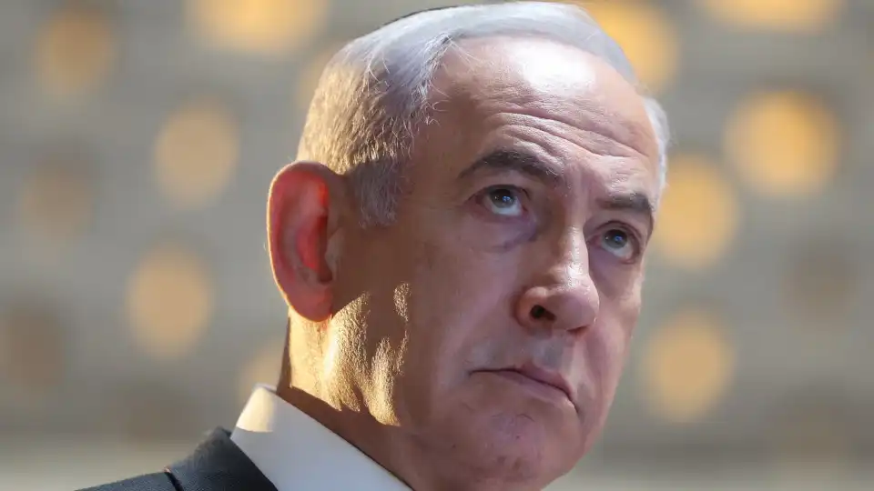 Hutis Hutis dispararam míssil contra aeroporto à chegada de Netanyahu: Um Aviso Afiado