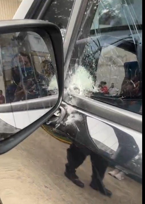 Carro-prefeito-de-Taboao Atentado a tiros em Taboão da Serra: Candidato à reeleição é baleado