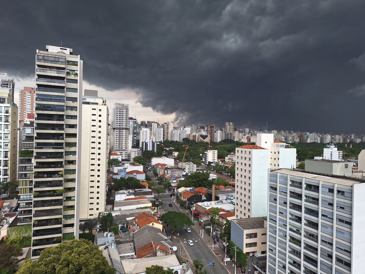 Chuva forte coloca cidade de São Paulo em estado de atenção