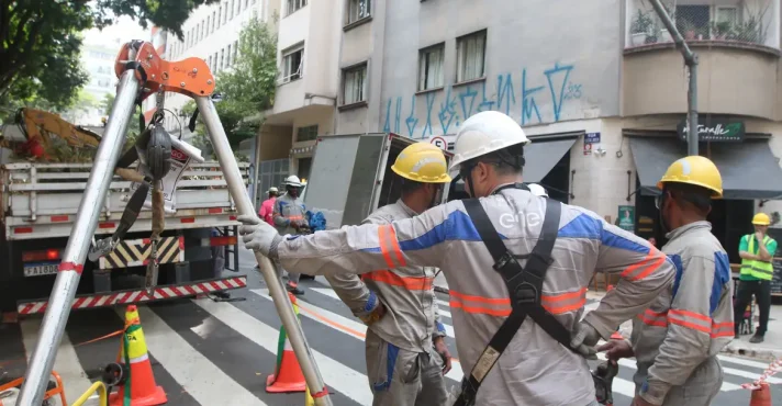 Pressionada-Enel-busca-ajuda-em-paises-vizinhos-e-na-Europa Funcionário da Enel morre durante trabalho em São Paulo